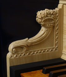Giusti carved bracket